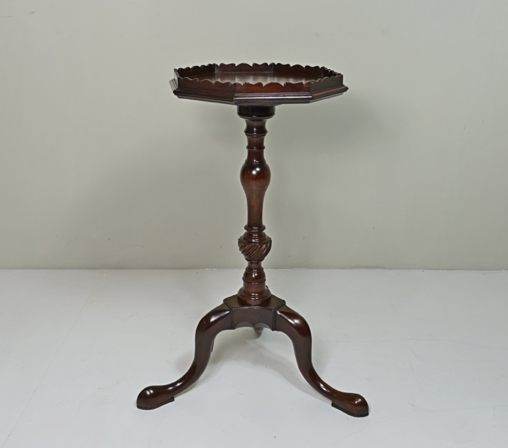 GEORGE III MAHOGANY WINE TABLE