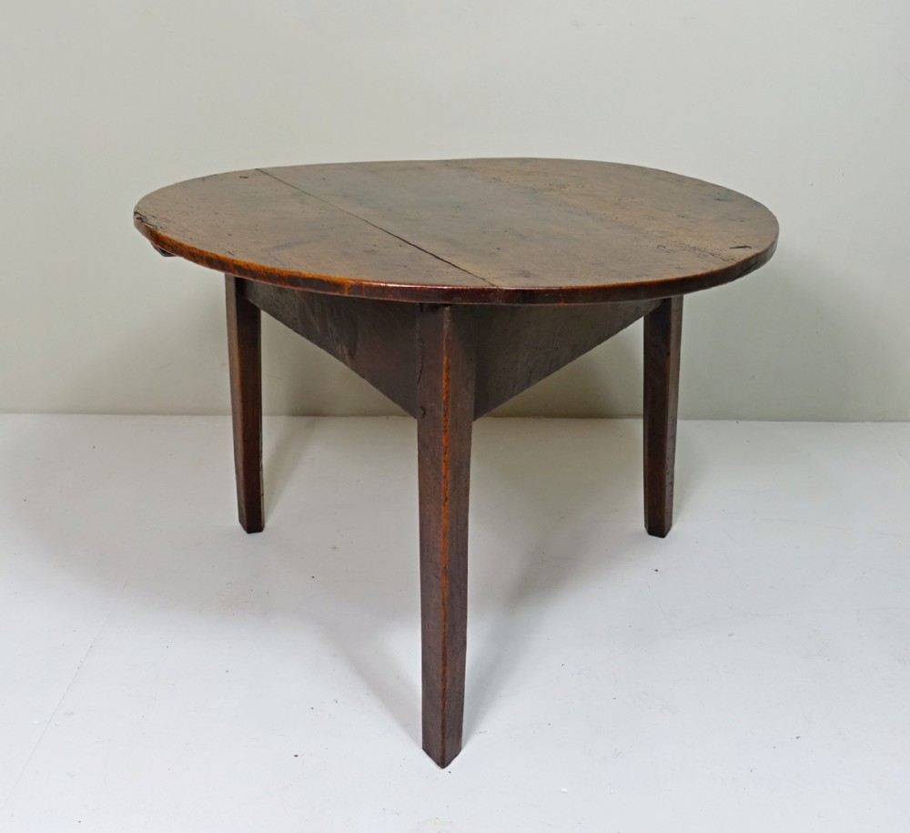 18TH C OAK CRICKET TABLE