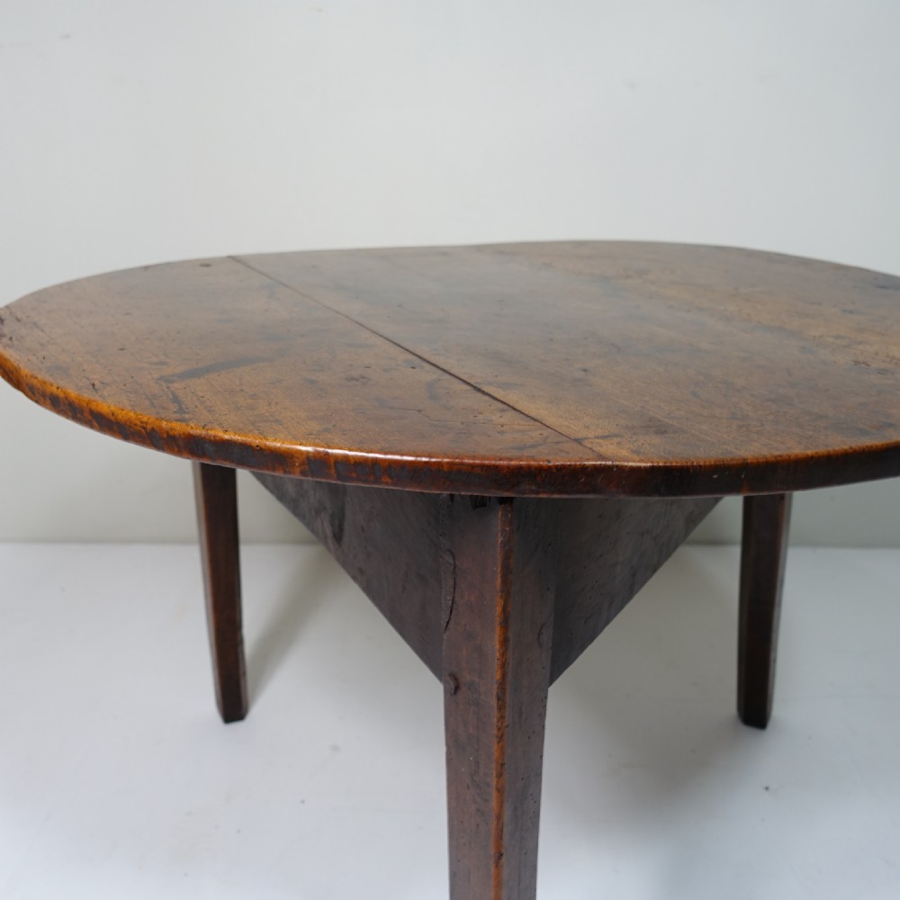 18TH C OAK CRICKET TABLE View III