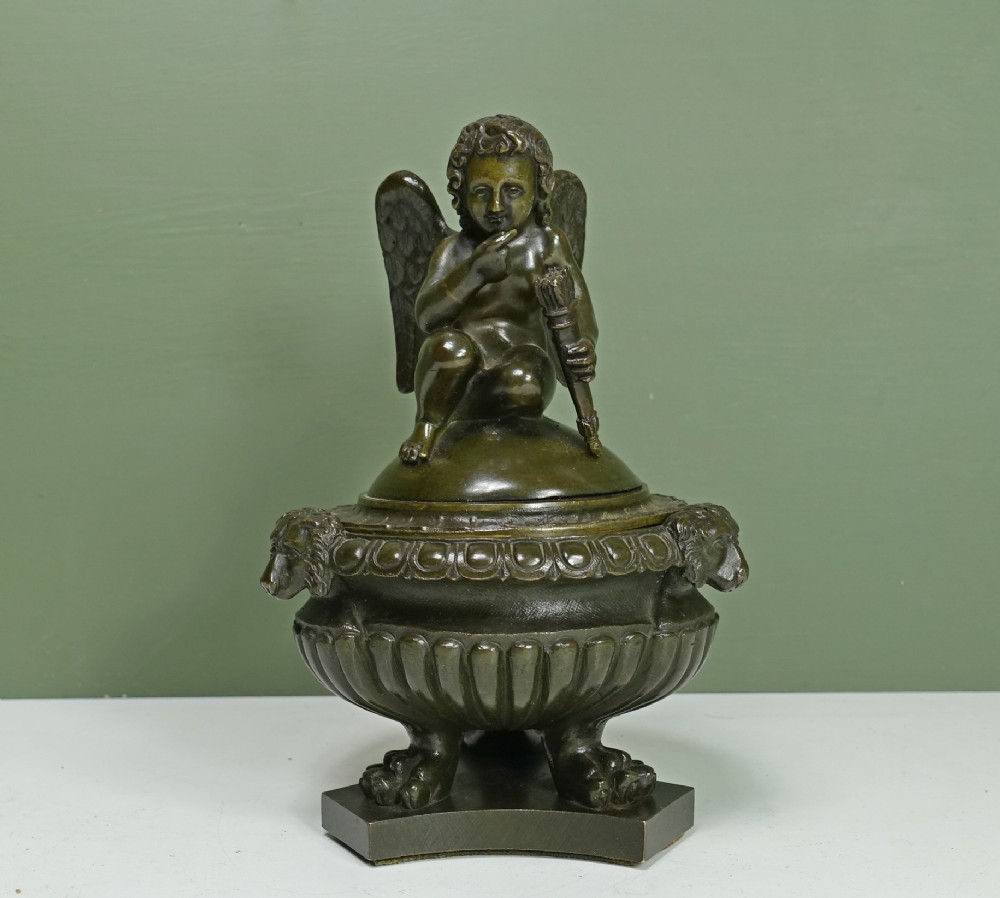 REGENCY BRONZE VASE & CHERUB COVER