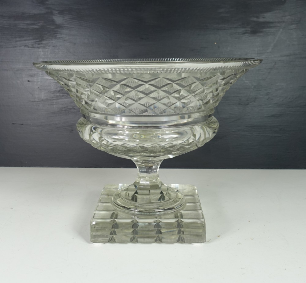 LARGE EARLY 19TH C GLASS CENTRE BOWL