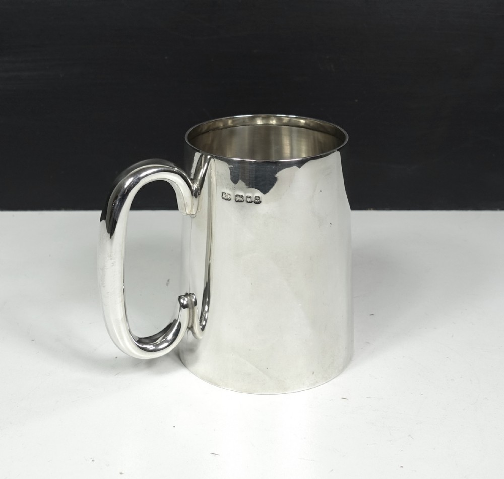 SOLID SILVER PINT TANKARD, LONDON 1929