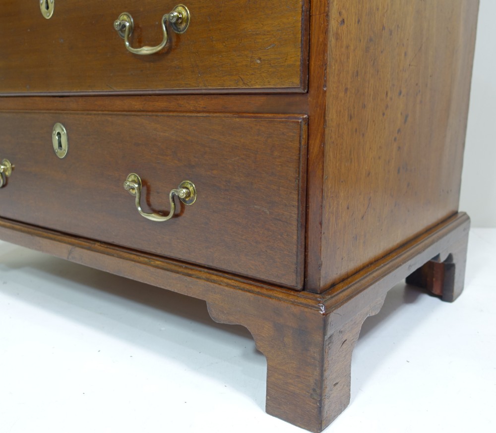 WELL PROPORTIONED 18TH C MAHOGANY CHEST OF DRAWERS View VI