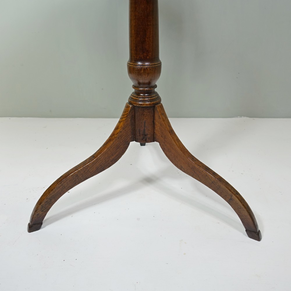 18TH C OAK TRIPOD TABLE View III