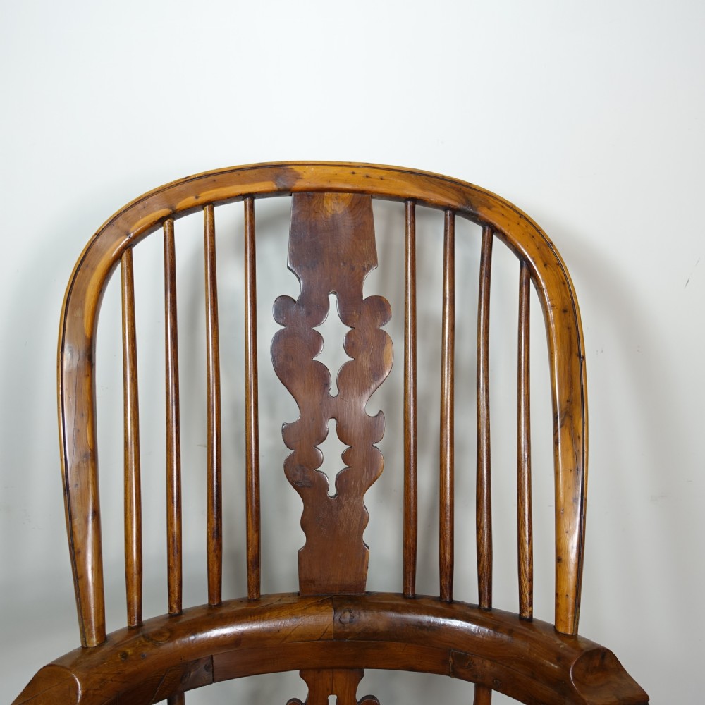 EARLY 19TH C YEW WINDSOR CHAIR View IV