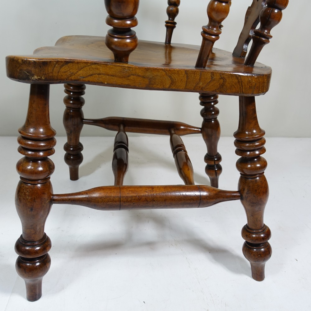 EARLY 19TH C YEW WINDSOR CHAIR View VI