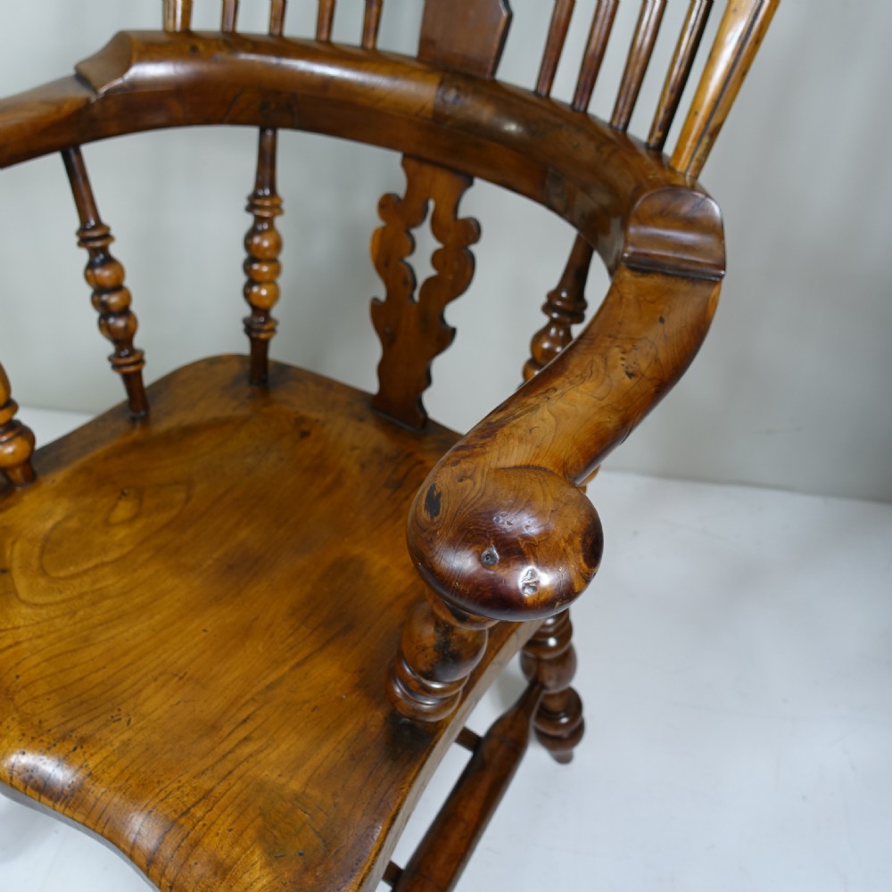 EARLY 19TH C YEW WINDSOR CHAIR View VII