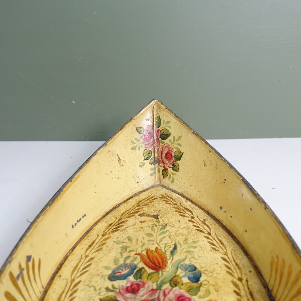 REGENCY TOLE NAVETTE BASKET View III