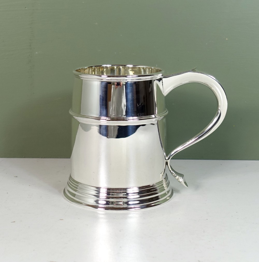 SOLID SILVER PINT TANKARD, LONDON 1928