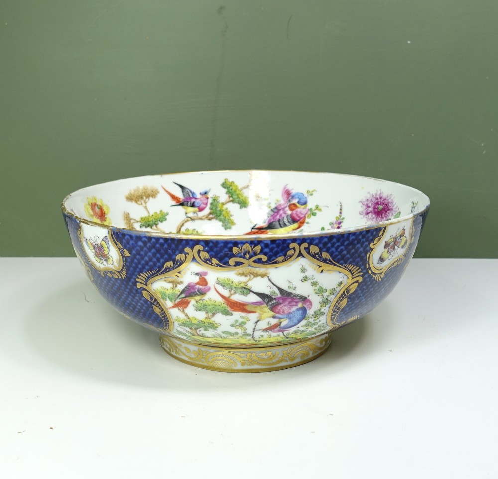 19TH C DECORATED CENTRE BOWL