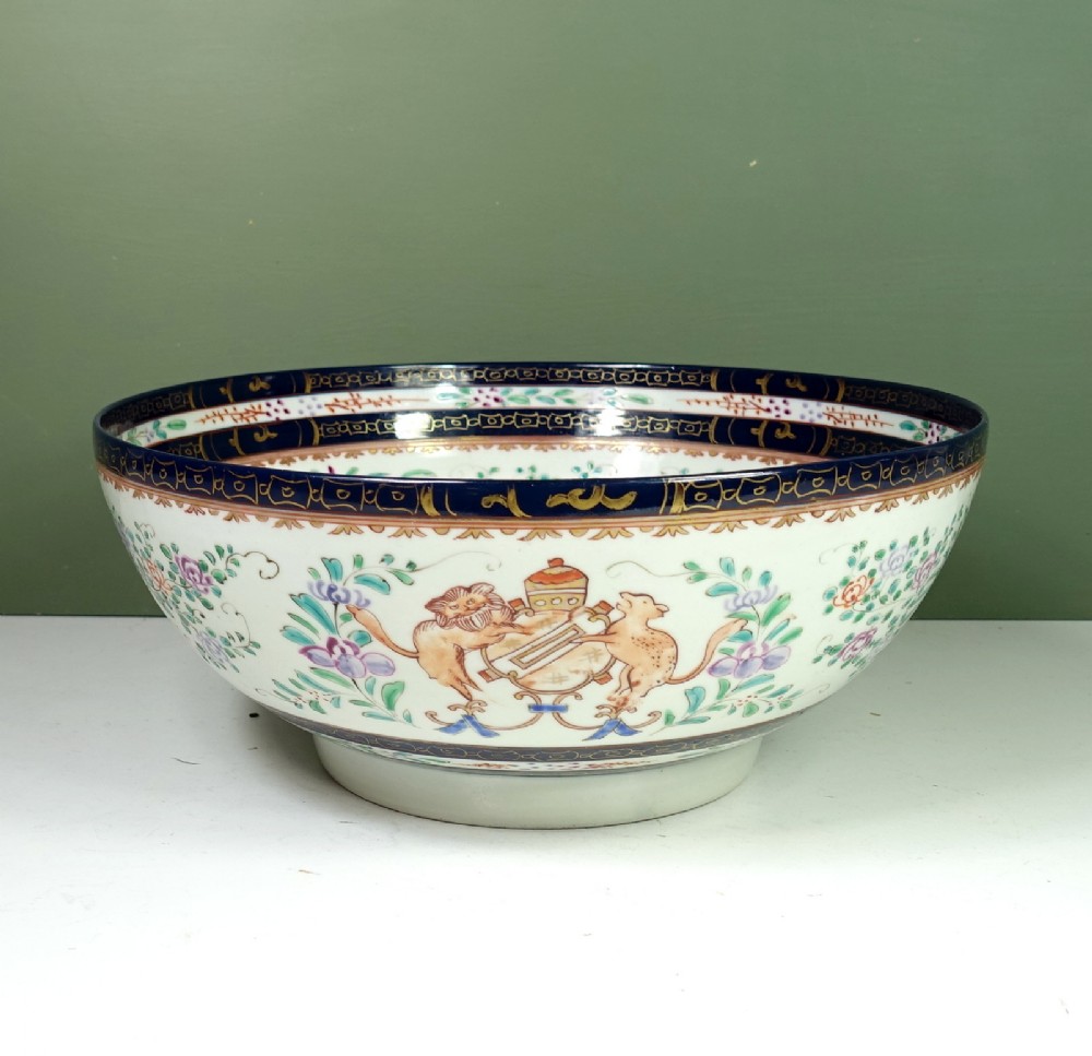 EARLY 19TH C DECORATED CENTRE BOWL