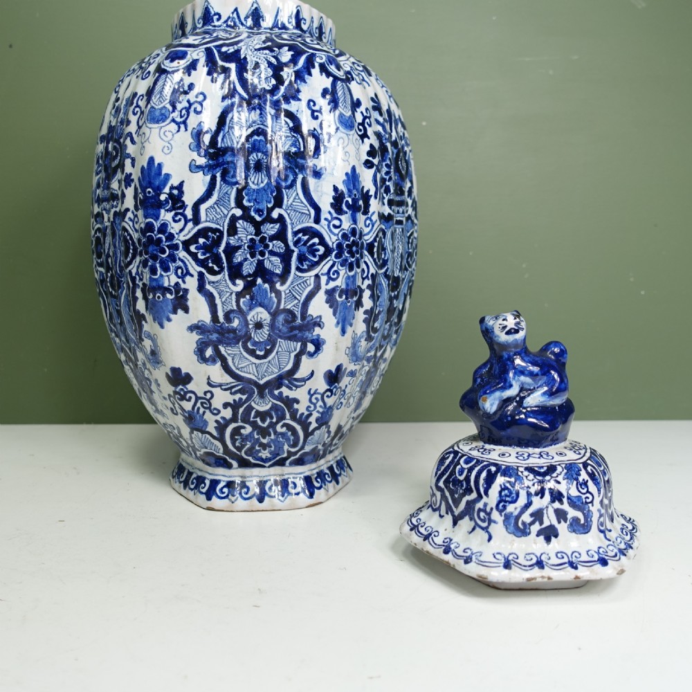 18TH C DELFT VASE & COVER View III