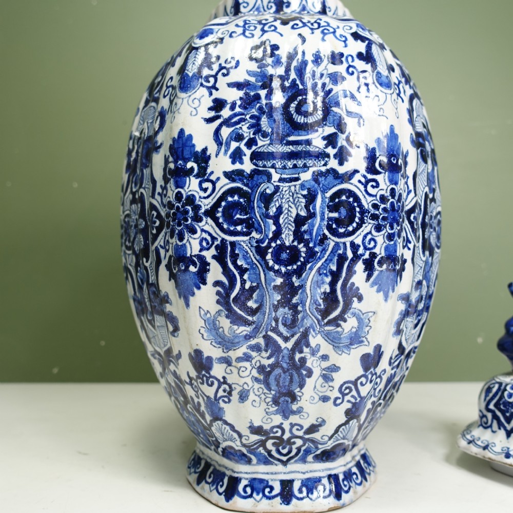18TH C DELFT VASE & COVER View VI