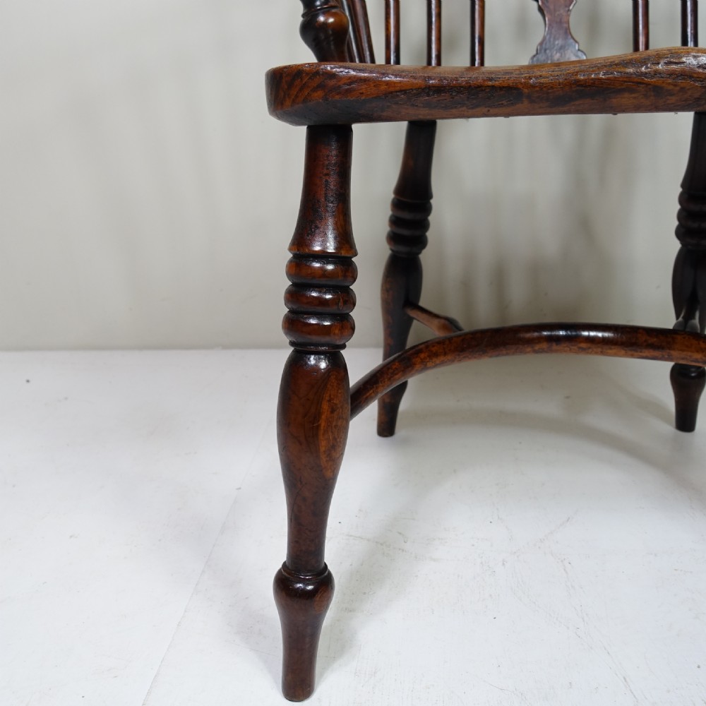 EARLY 19TH C YEW WOOD WINDSOR CHAIR View VI