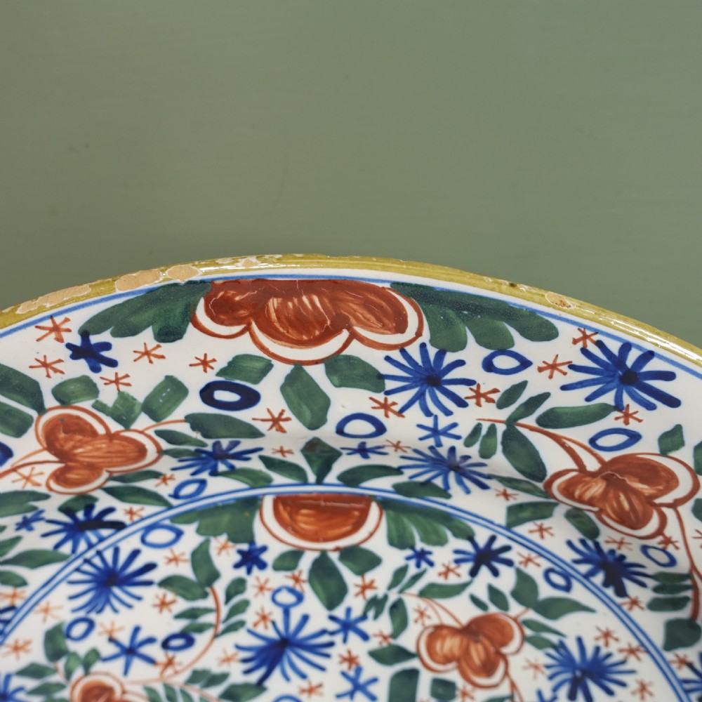 MID 18TH C POLYCHROME DELFT CHARGER View III