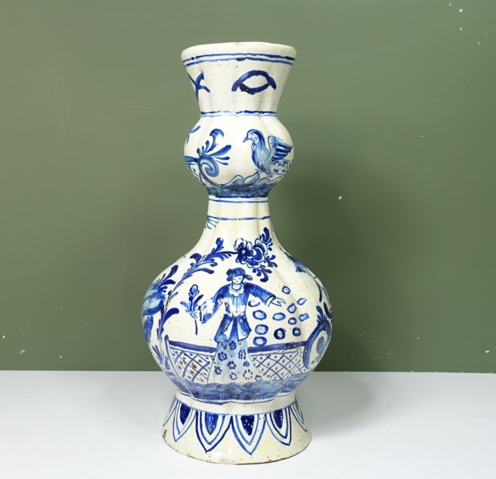 EARLY 18TH C DELFT VASE