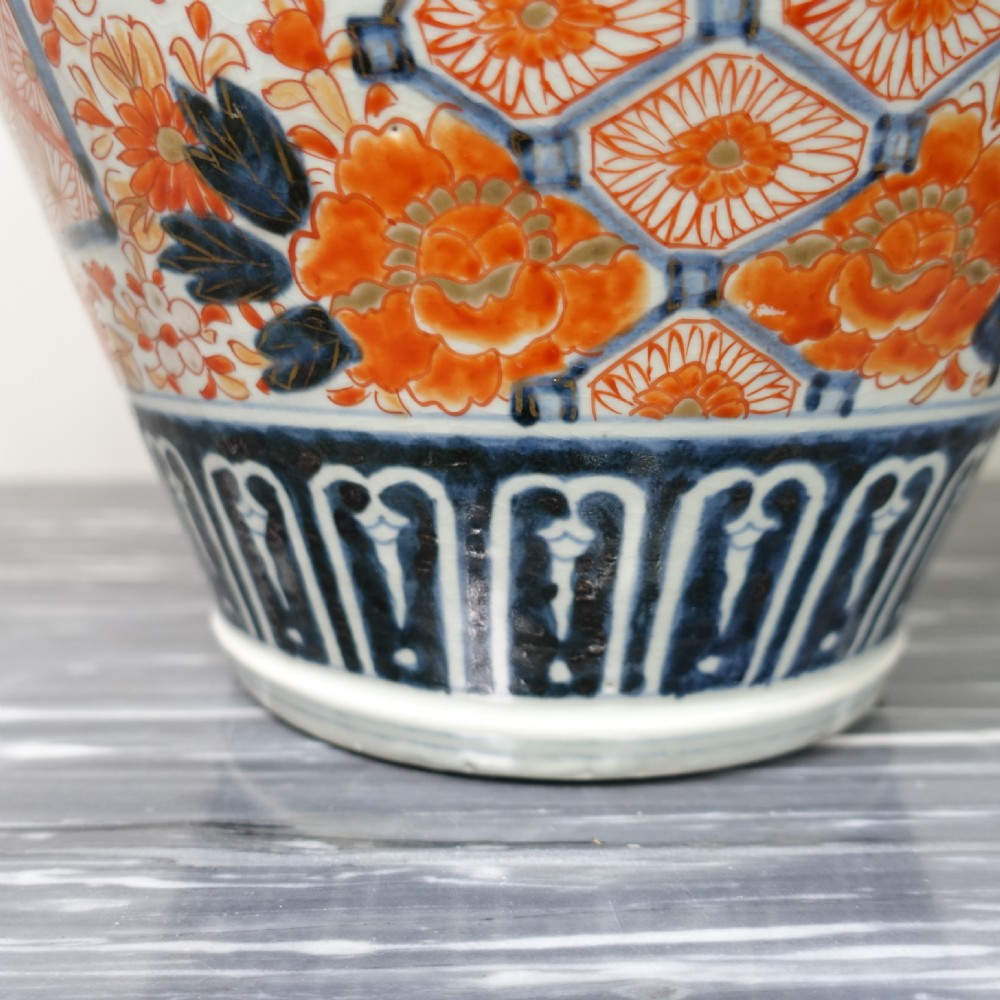 LARGE 19TH C IMARI VASE View IV