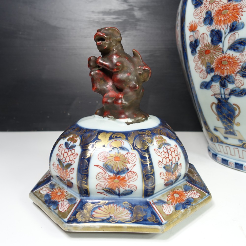 LARGE 19TH C IMARI VASE & COVER View IV