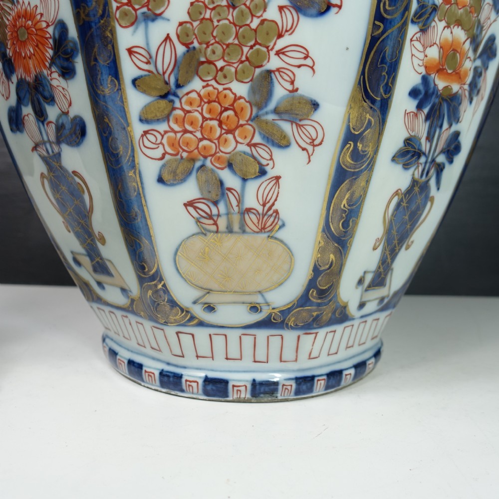 LARGE 19TH C IMARI VASE & COVER View V