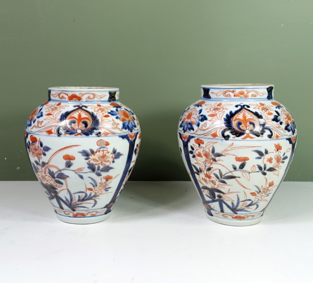 PAIR OF EARLY 19TH C IMARI VASES