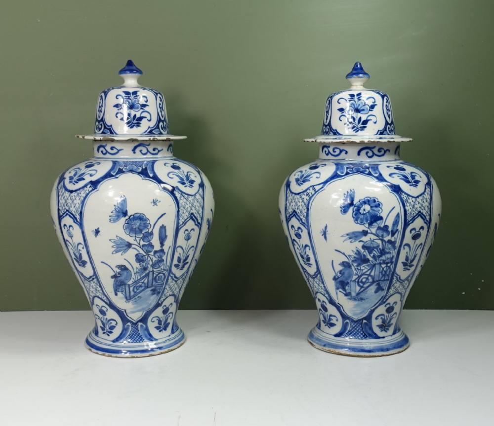 PAIR OF 18TH C DELFT VASES & COVERS