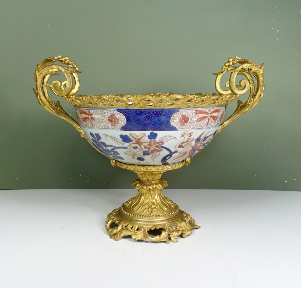19TH C IMARI BOWL WITH GILT MOUNTS