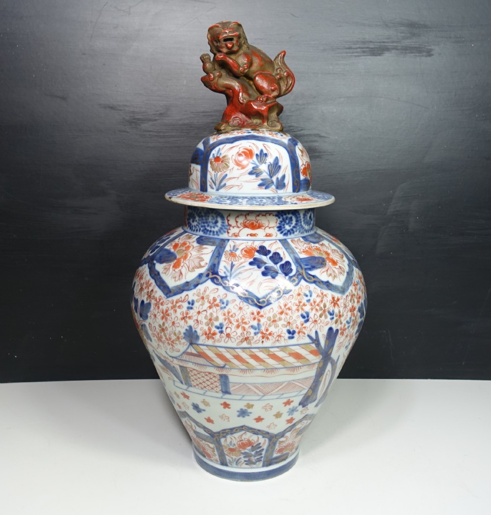 19TH C IMARI VASE & COVER