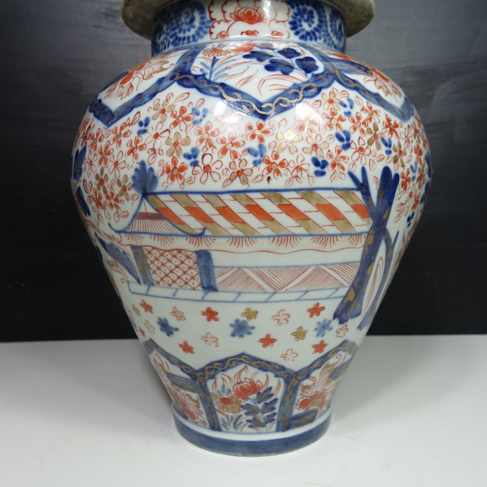 19TH C IMARI VASE & COVER View VII