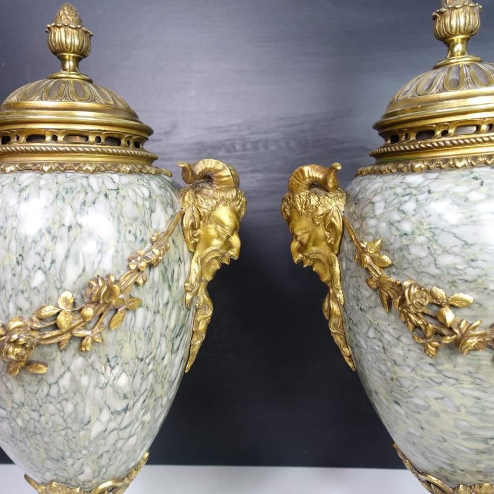 LARGE PAIR OF 19TH C CAPITOLINE MARBLE VASES View III