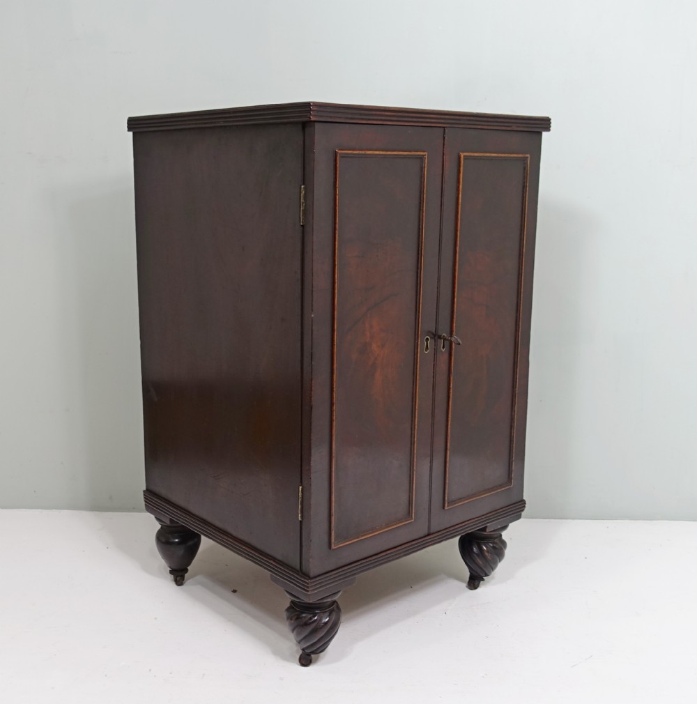EARLY 19TH C MAHOGANY WINE CABINET