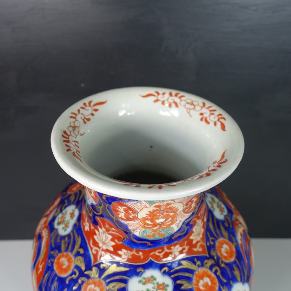 LARGE 19TH C IMARI VASE View V