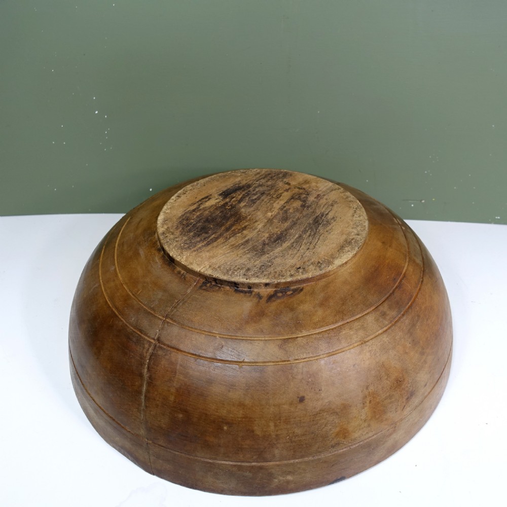 LARGE 19TH C SYCAMORE DAIRY BOWL View VI