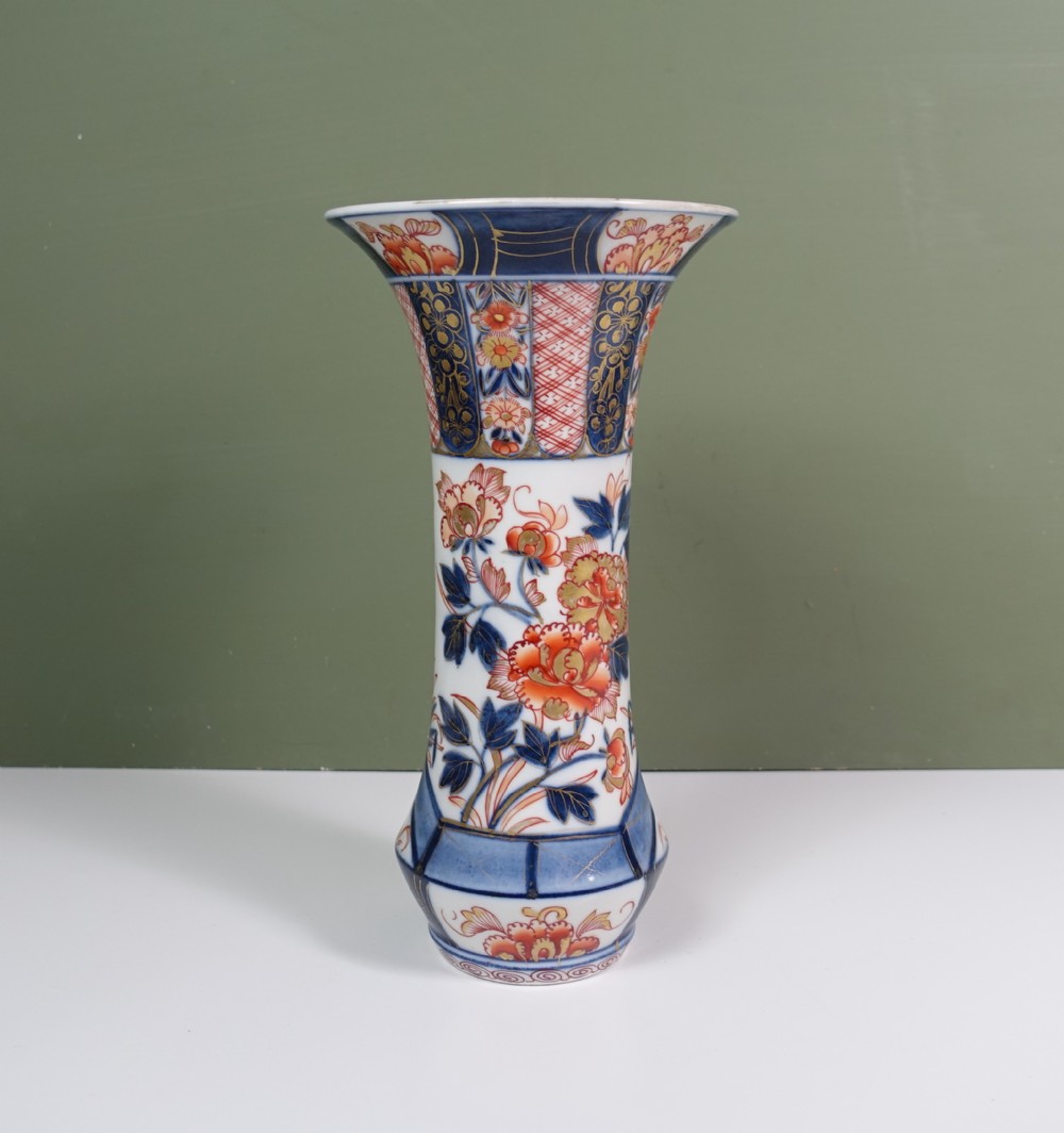 19TH C TRUMPET SHAPE IMARI VASE