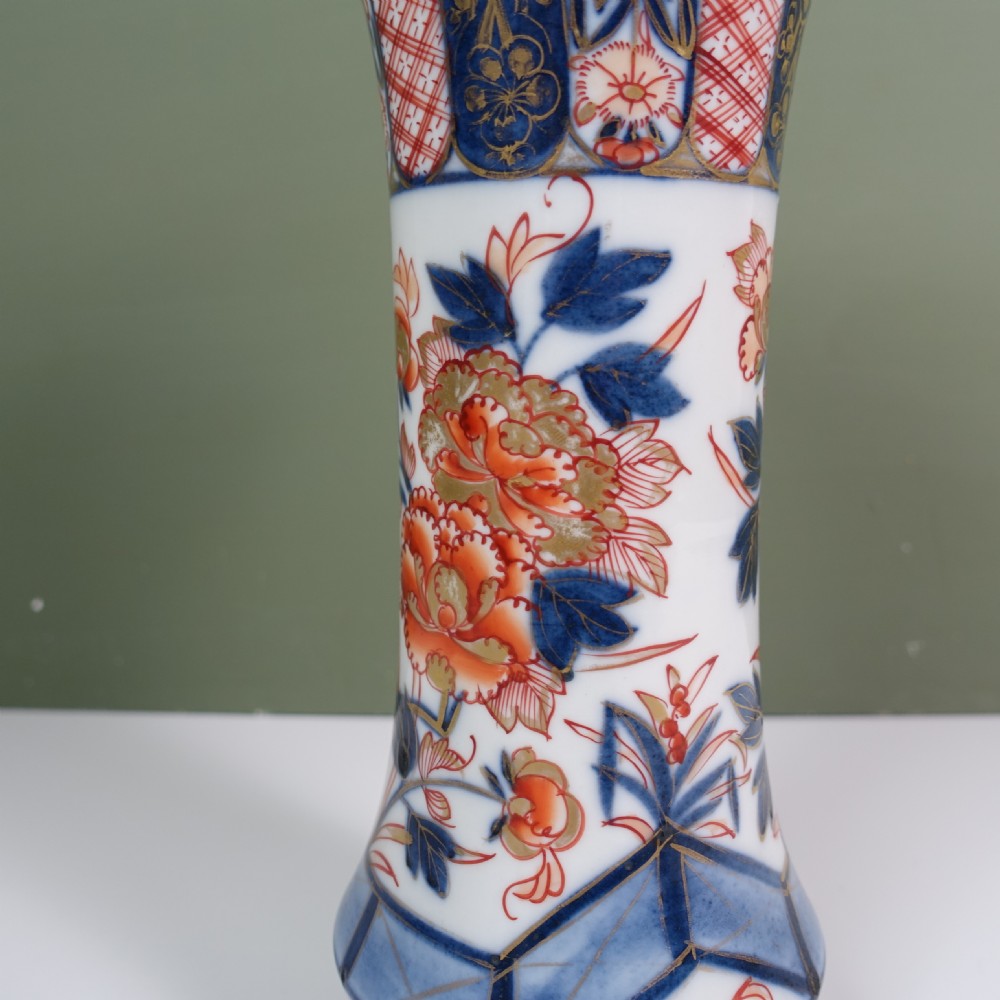 19TH C TRUMPET SHAPE IMARI VASE View IV