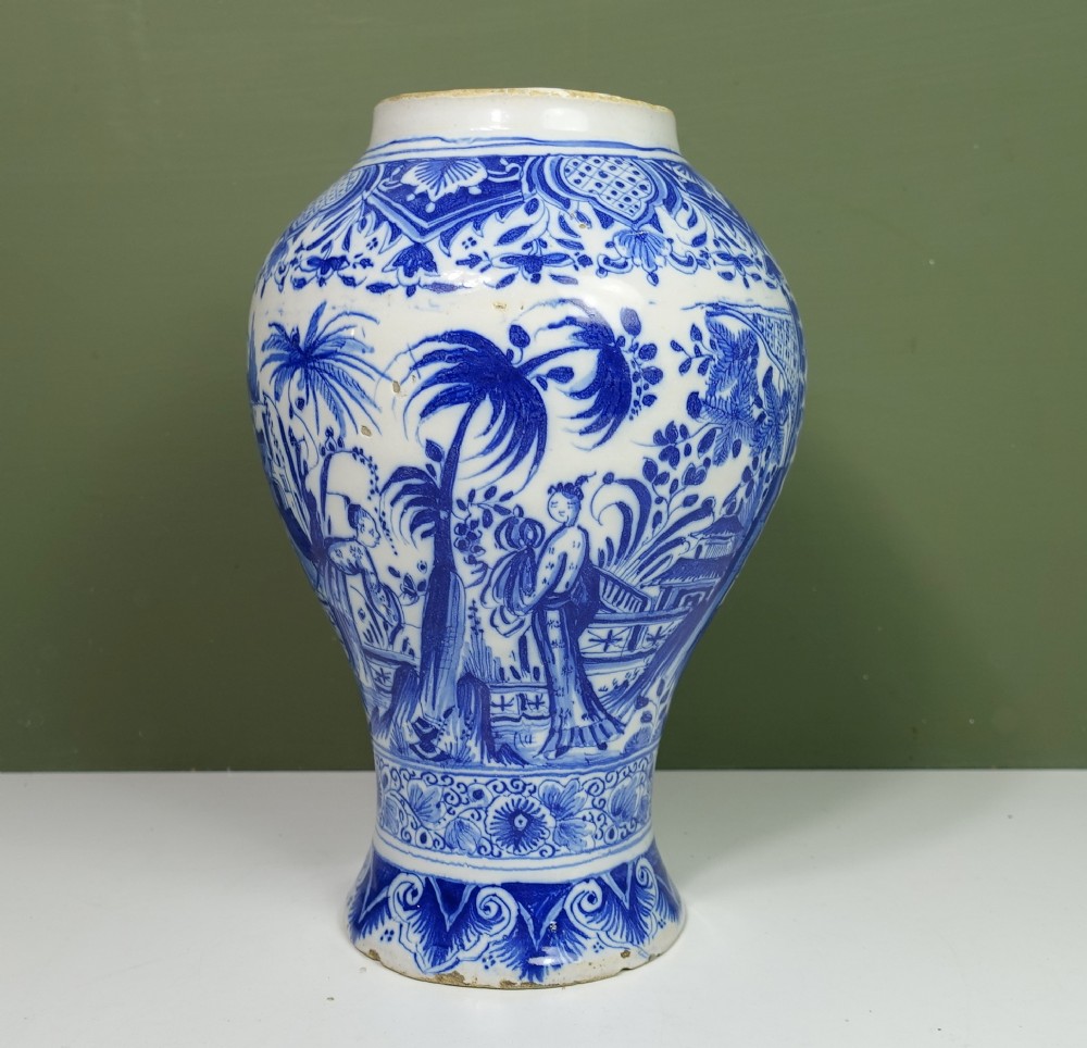 18TH C DELFT VASE