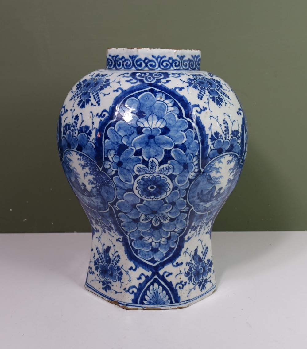 LARGE 18TH C DELFT VASE DECORATED WITH SCENES