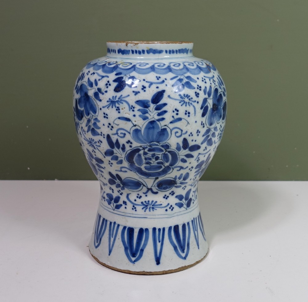 18TH C DELFT 'THOUSAND FLOWER' VASE