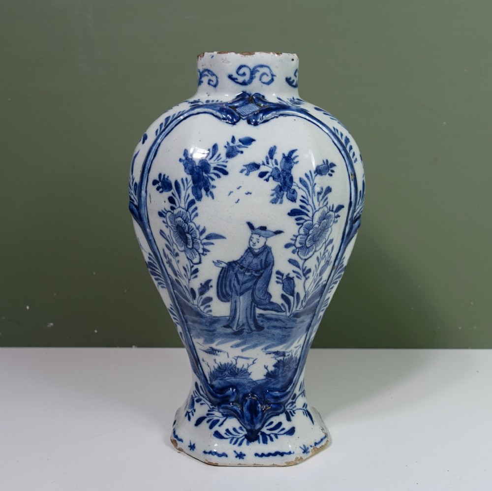 18TH C DELFT VASE