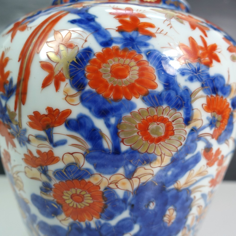 19TH C IMARI VASE View III