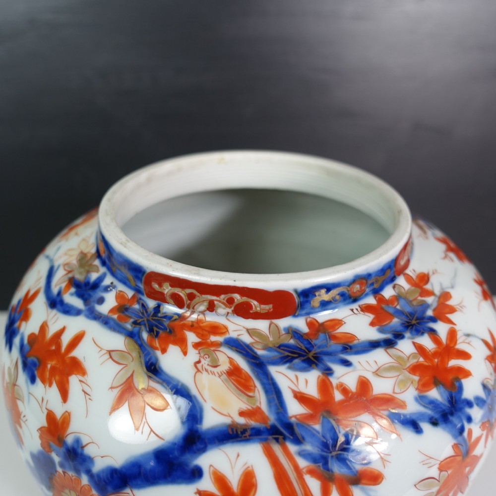 19TH C IMARI VASE View VI