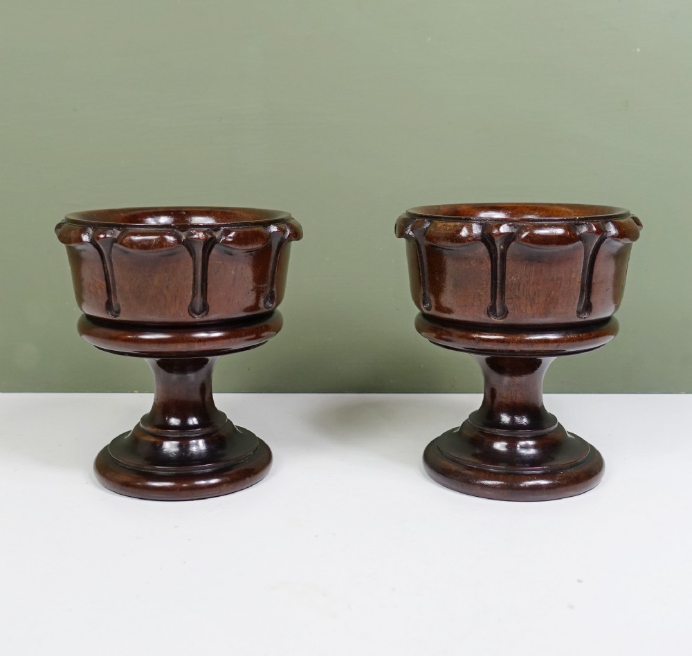 PAIR OF EARLY 19TH C MAHOGANY CUPS