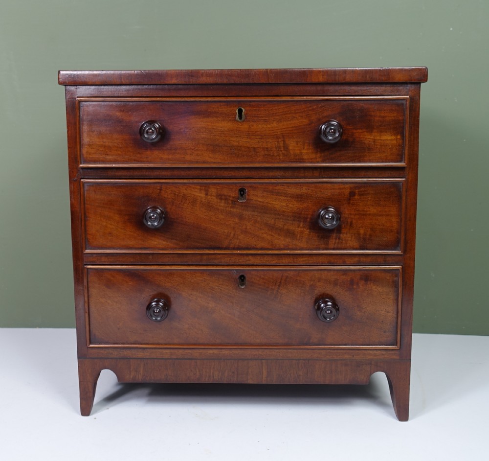 REGENCY MAHOGANY MMINIATURE CHEST