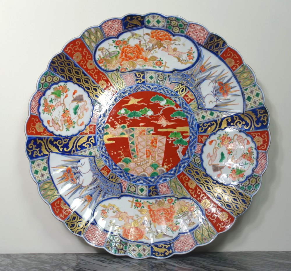 LARGE HIGHLY DECORATED 19TH C IMARI CHARGER