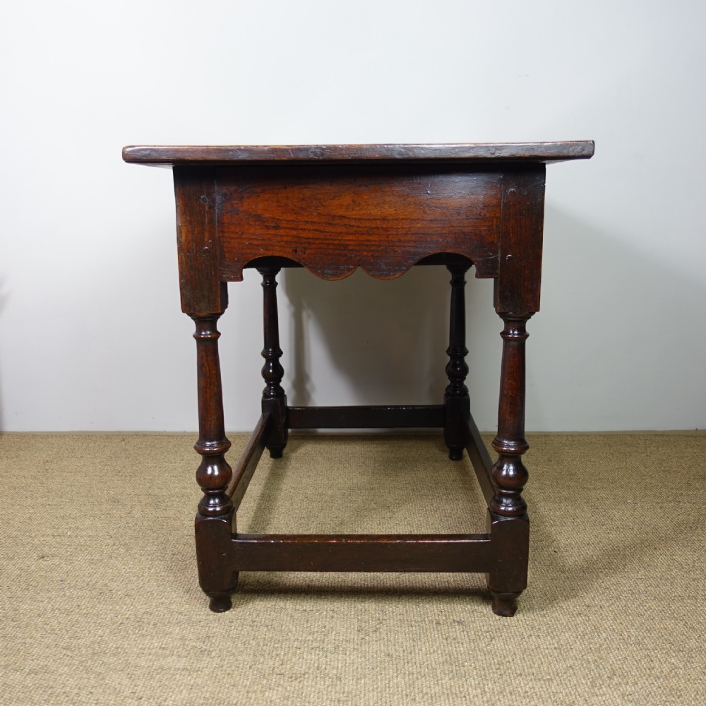EARLY 18TH C QUEEN ANNE OAK TABLE View IV