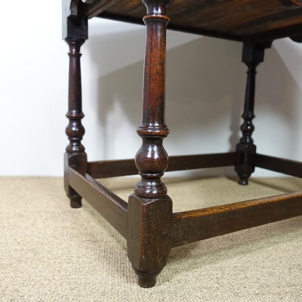EARLY 18TH C QUEEN ANNE OAK TABLE View V