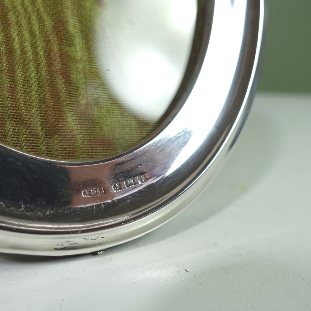 OVAL SILVER PHOTOGRAPH FRAME, 1908 View V