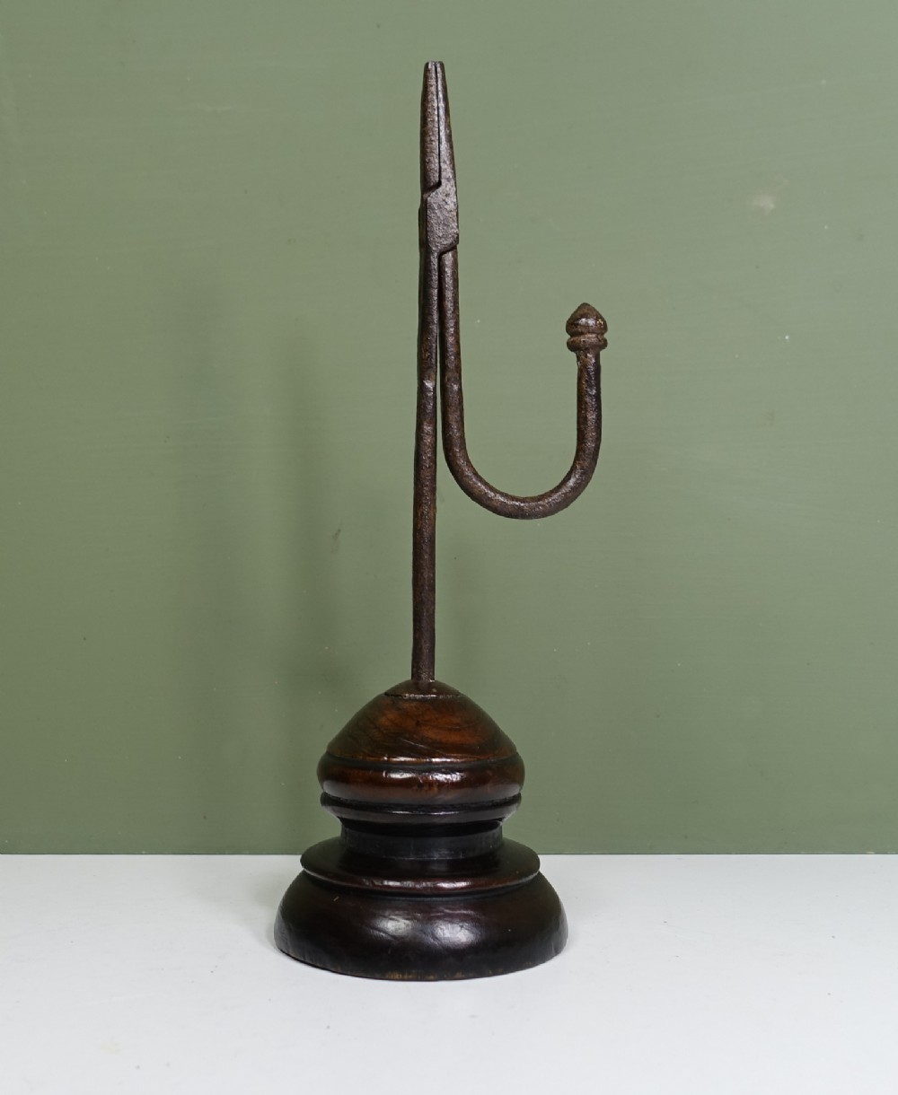 18TH C RUSH LIGHT HOLDER