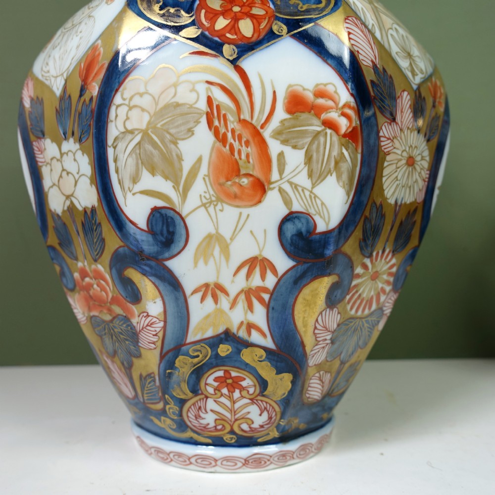PAIR OF LARGE 19TH C IMARI VASES & COVERS View IV