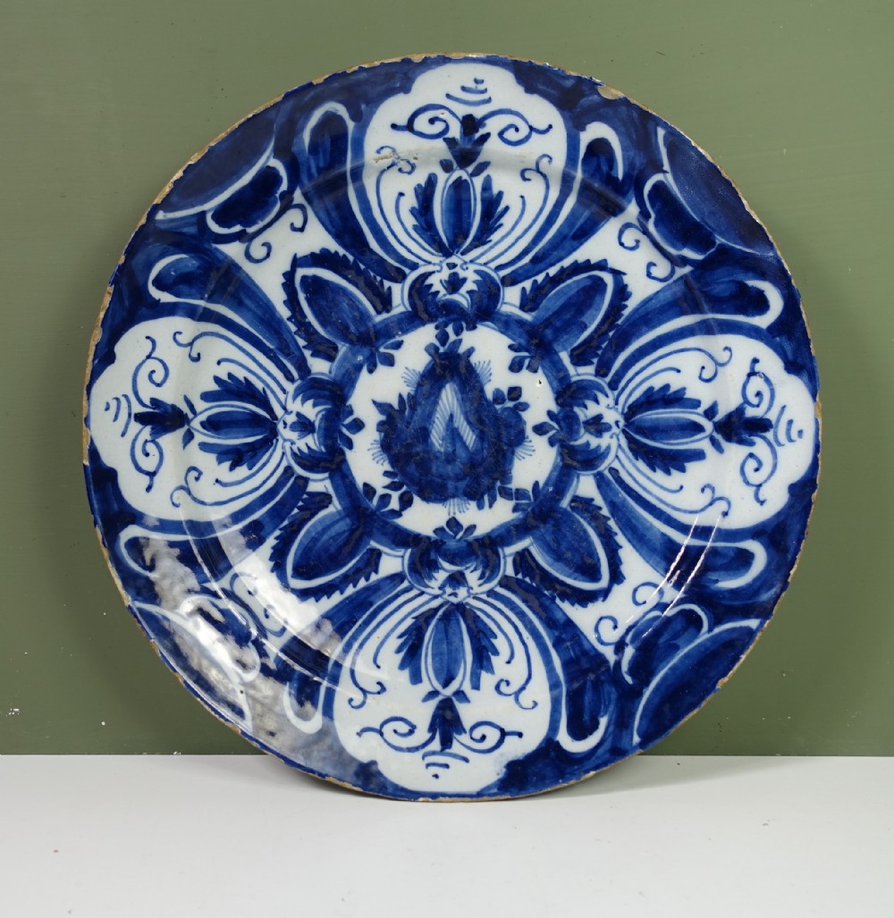 18TH C DELFT CHARGER