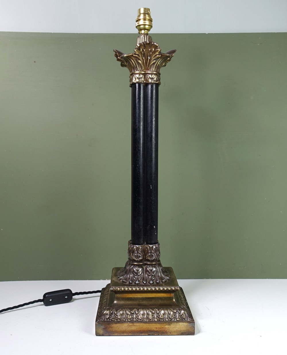 CLASSIC  LAMP  BASEE